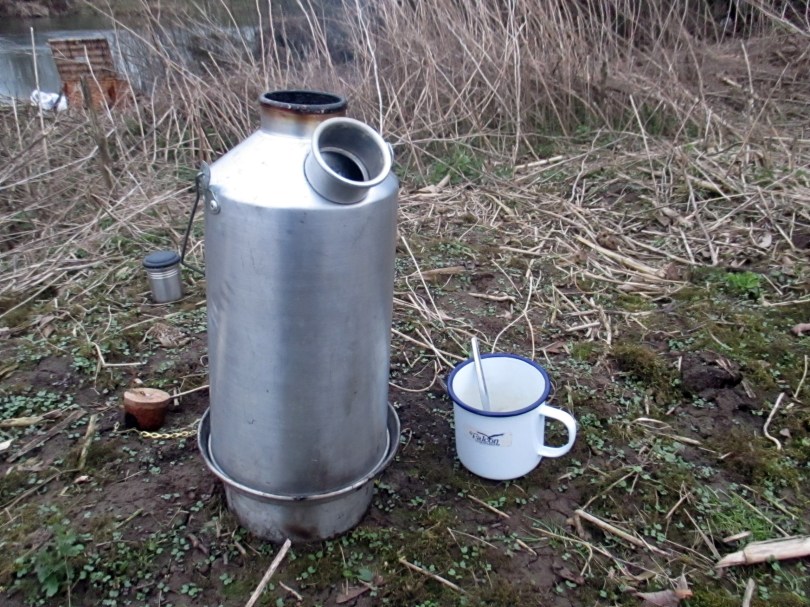 Picture of a Kelly Kettle and a mug