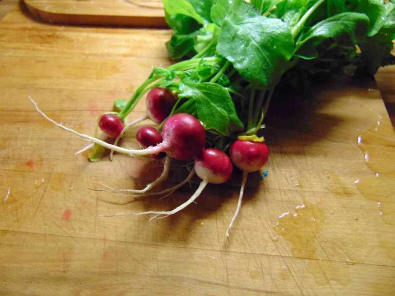Picture of a bunch of Radish on a chopping board